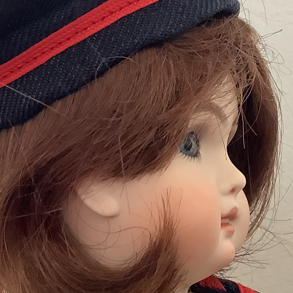 Bleuette Face Side