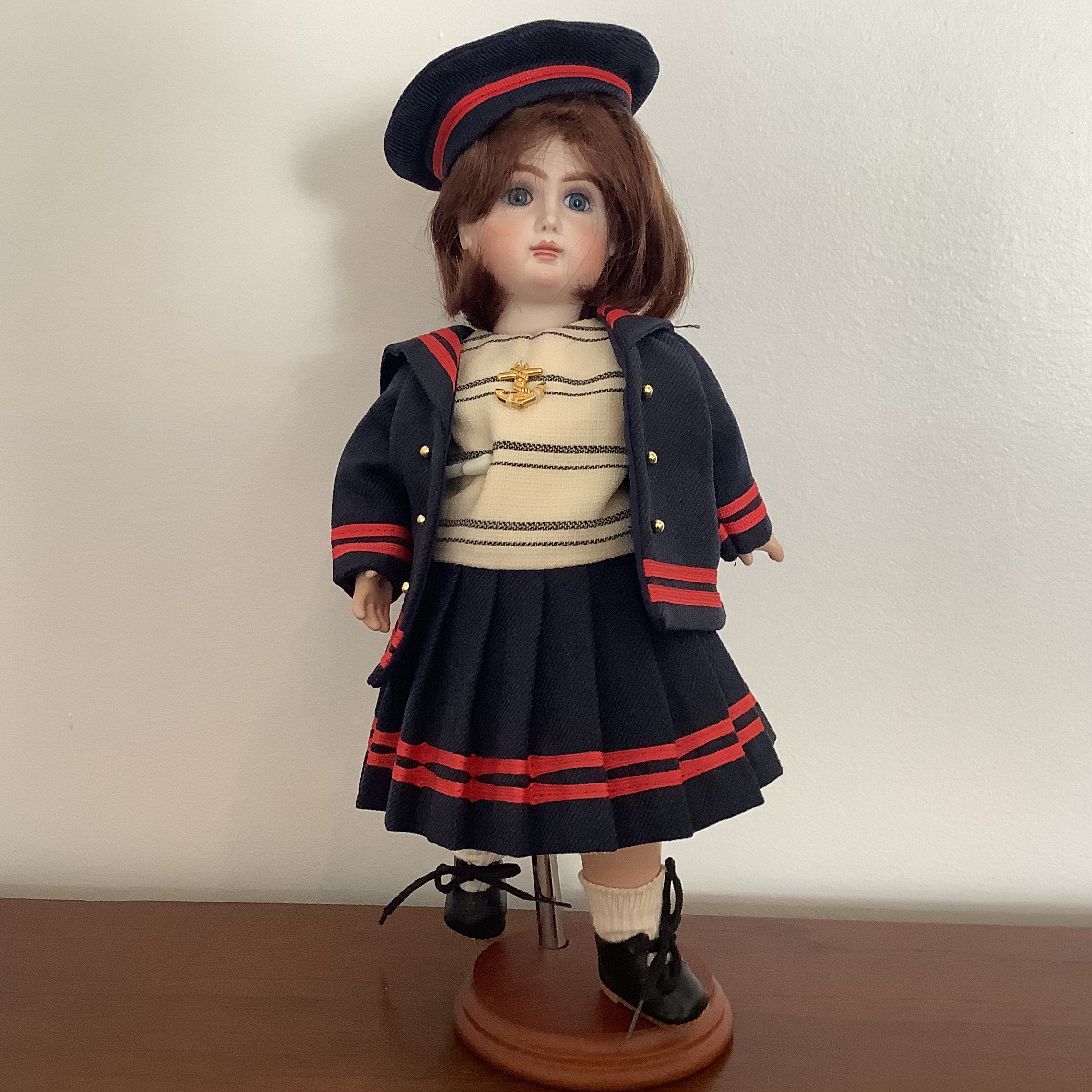 Bleuette in a two-piece sailor suit with matching hat, front view