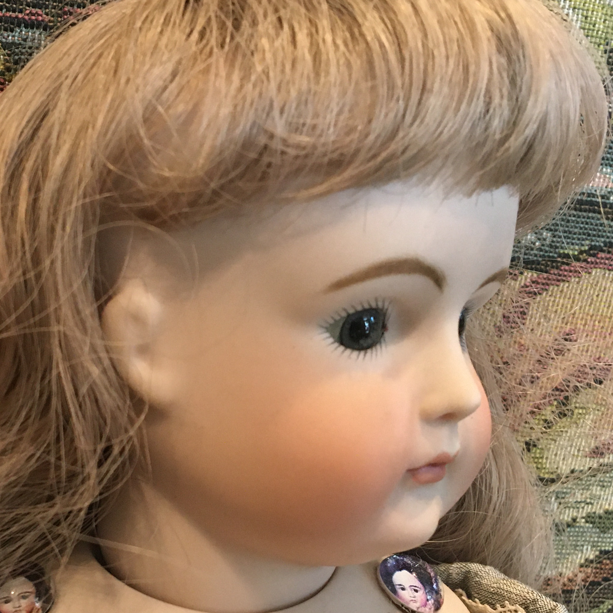 XI Girl Face Side