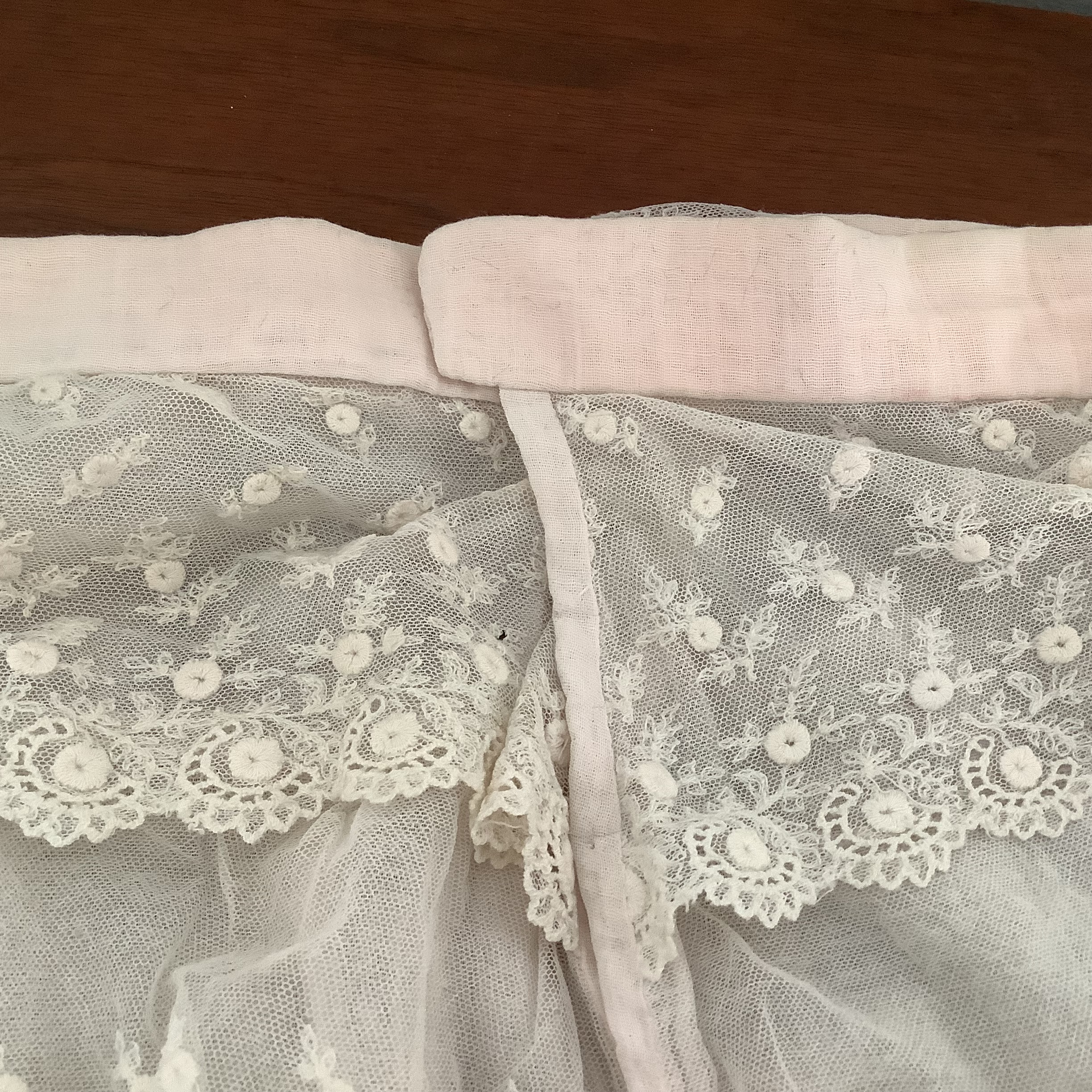 Closed hook-and-eye closure