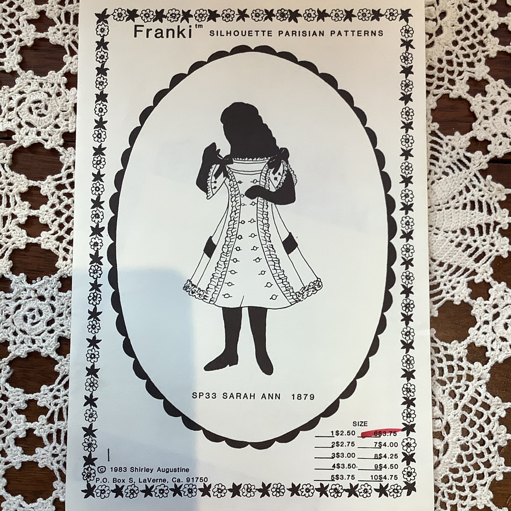 Pattern for a dress with tulip sleeves, a double column of front buttons and ruffled trim